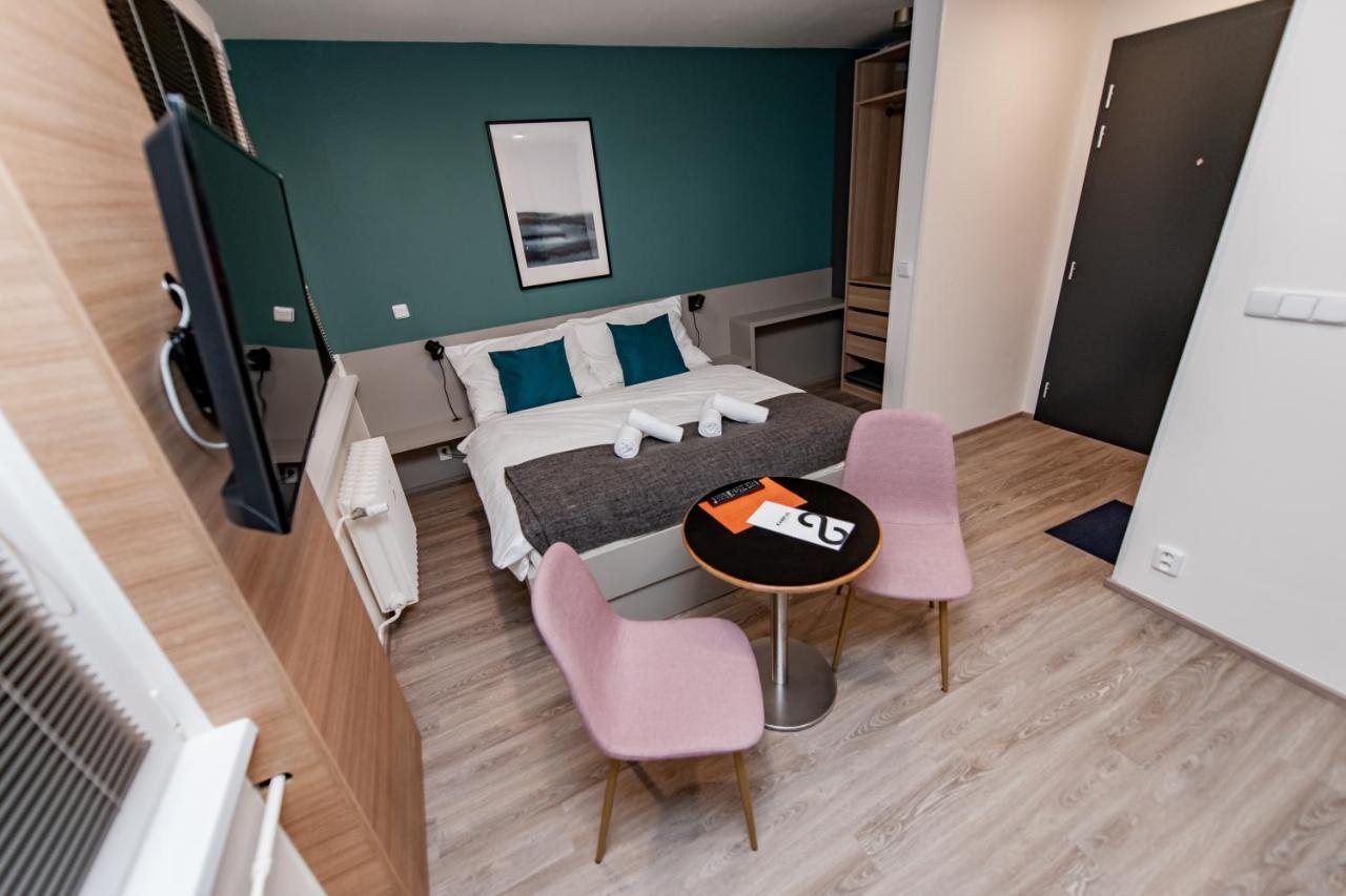 Apartments 4U: Kampus Upstairs Hradec Kralove Exterior photo