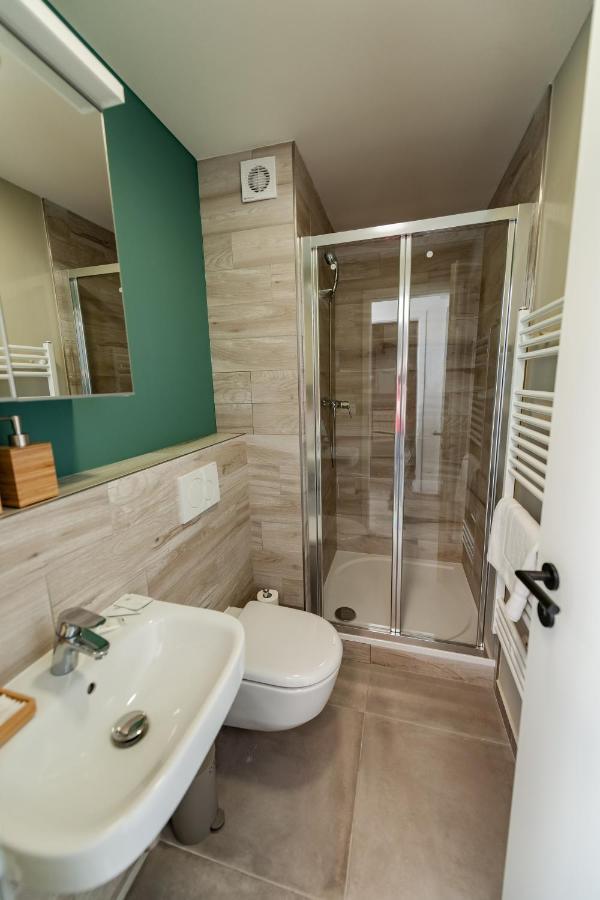 Apartments 4U: Kampus Upstairs Hradec Kralove Exterior photo