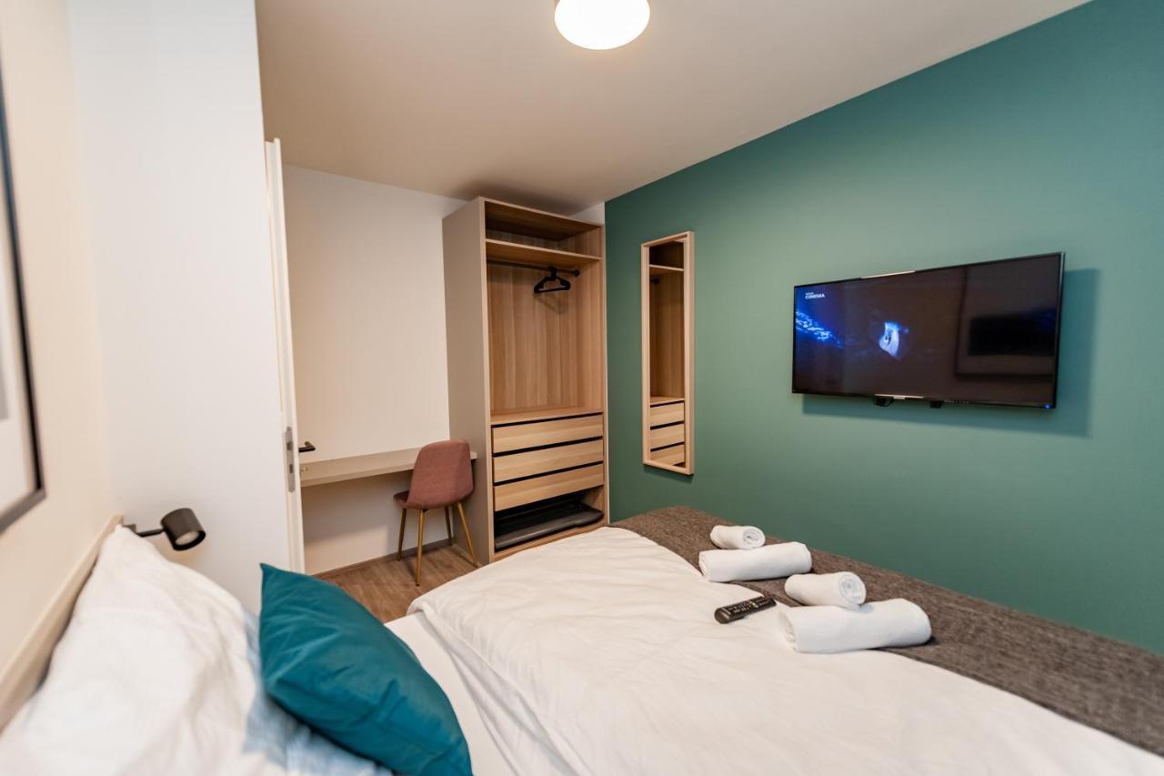 Apartments 4U: Kampus Upstairs Hradec Kralove Exterior photo